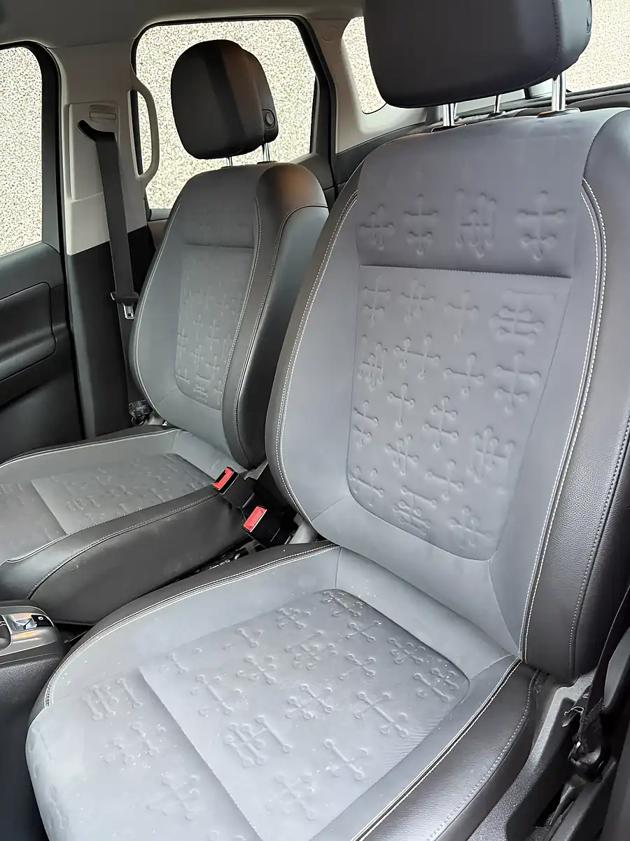 Used 2016 Vauxhall Meriva Tech Line Red - Interior and Exterior details 7