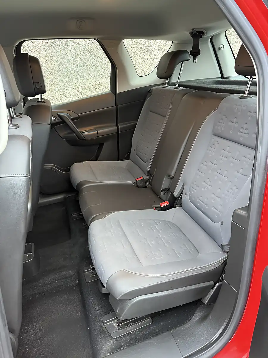 Used 2016 Vauxhall Meriva Tech Line Red - Interior and Exterior details 8