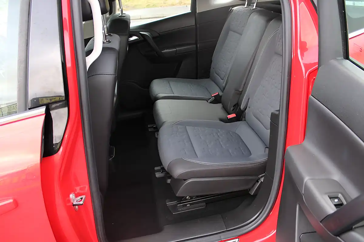 Used 2016 Vauxhall Meriva Tech Line Red - Interior and Exterior details 10