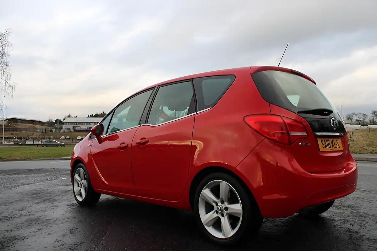 Used 2016 Vauxhall Meriva Tech Line Red - Interior and Exterior details 9