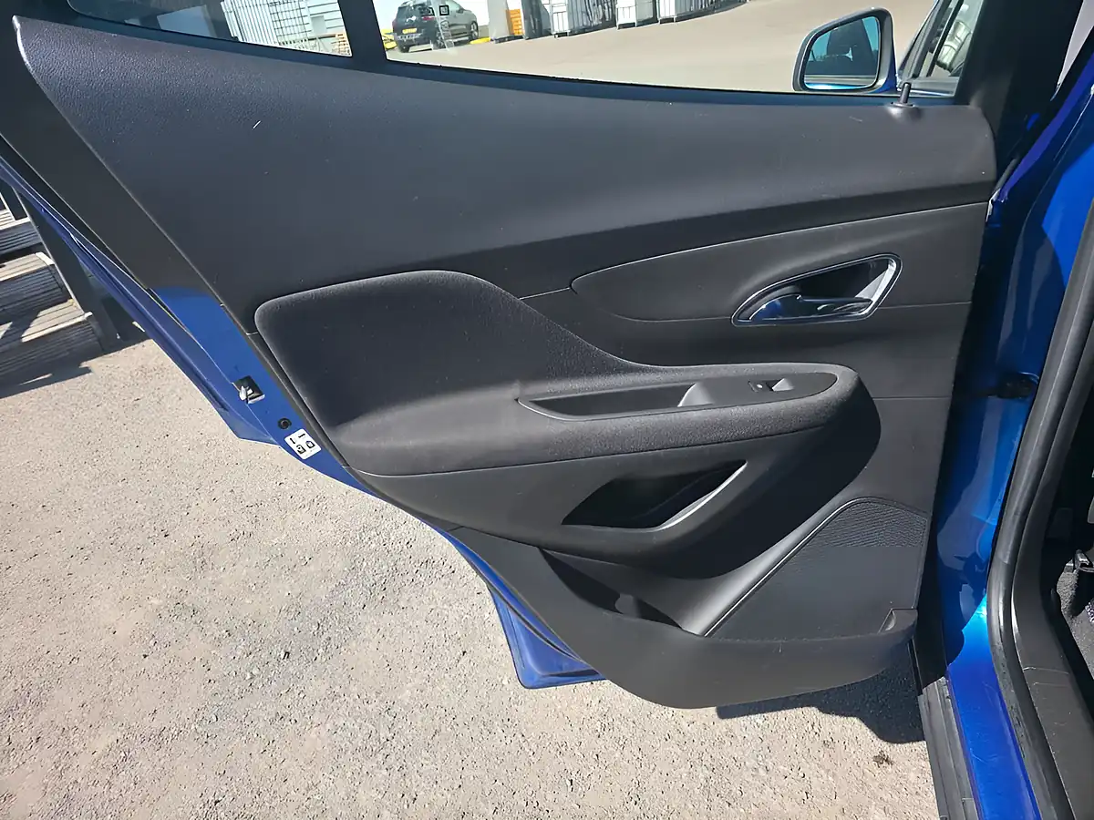 Used 2016 Vauxhall Mokka Exclusiv Blue - Interior and Exterior details 13