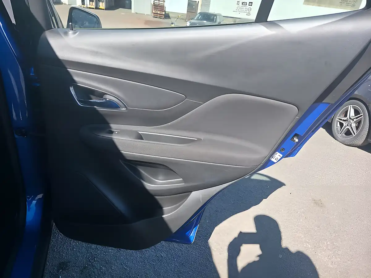 Used 2016 Vauxhall Mokka Exclusiv Blue - Interior and Exterior details 14
