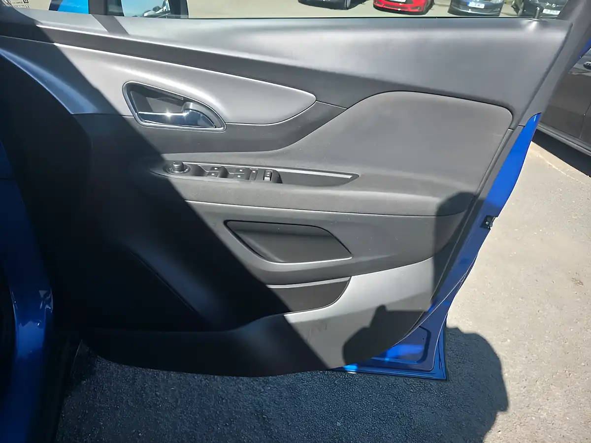 Used 2016 Vauxhall Mokka Exclusiv Blue - Interior and Exterior details 16