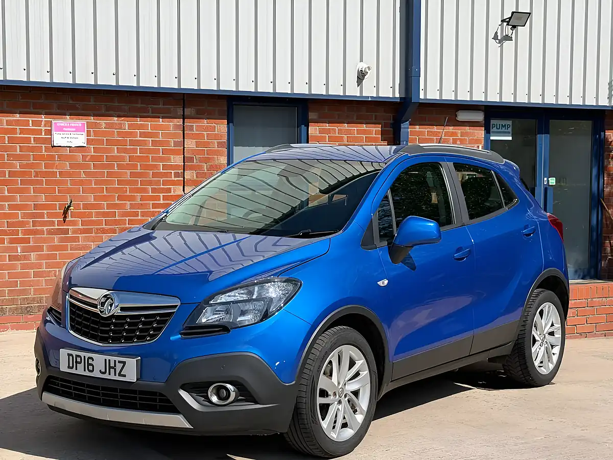 Used 2016 Vauxhall Mokka Exclusiv Blue - Front View