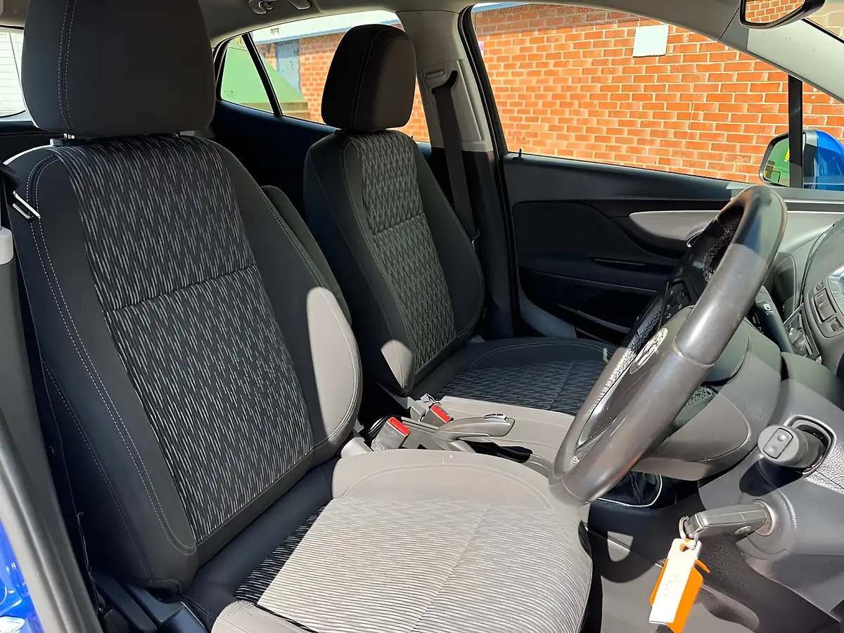 Used 2016 Vauxhall Mokka Exclusiv Blue - Interior and Exterior details 13