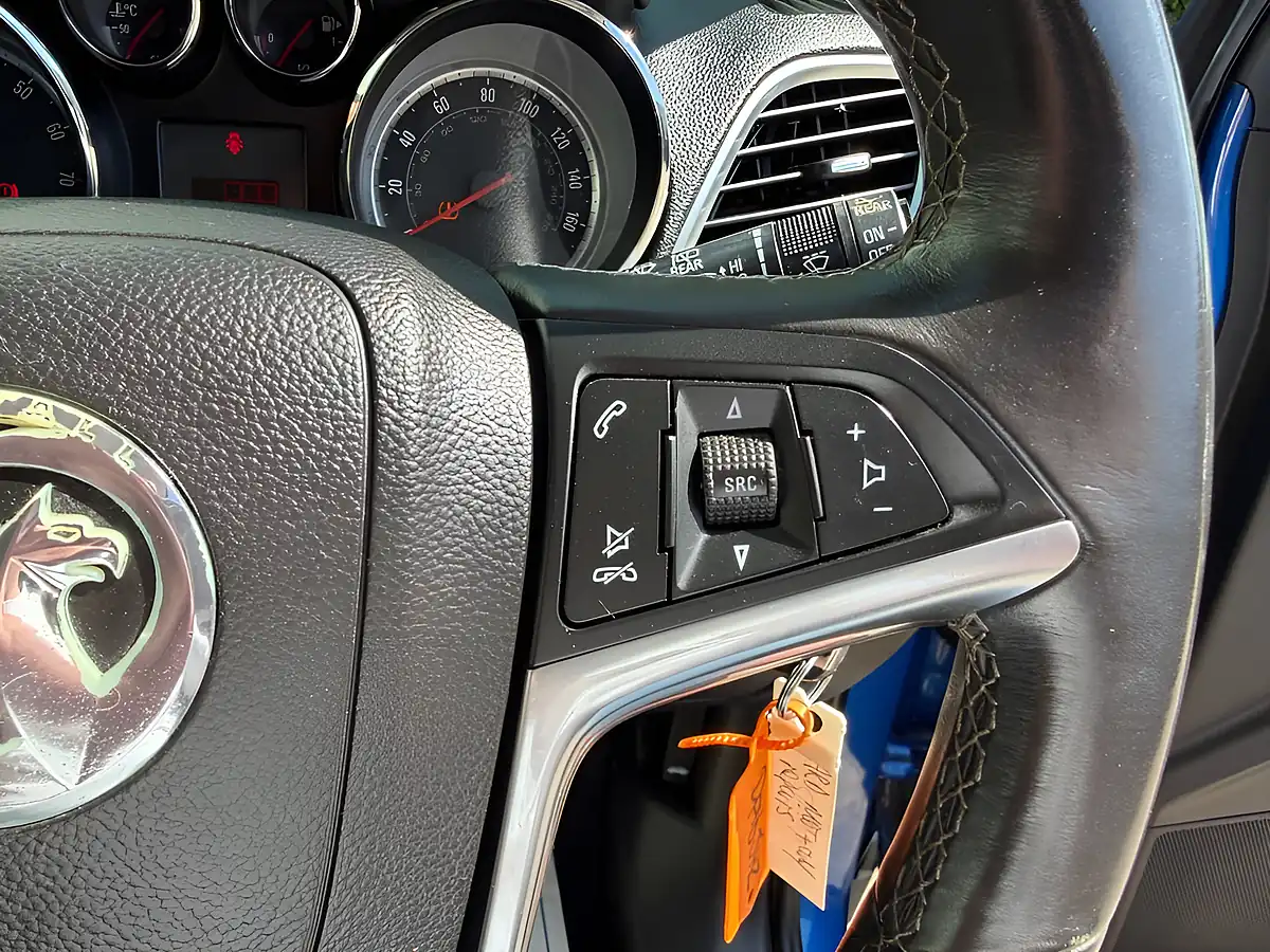 Used 2016 Vauxhall Mokka Exclusiv Blue - Interior and Exterior details 16