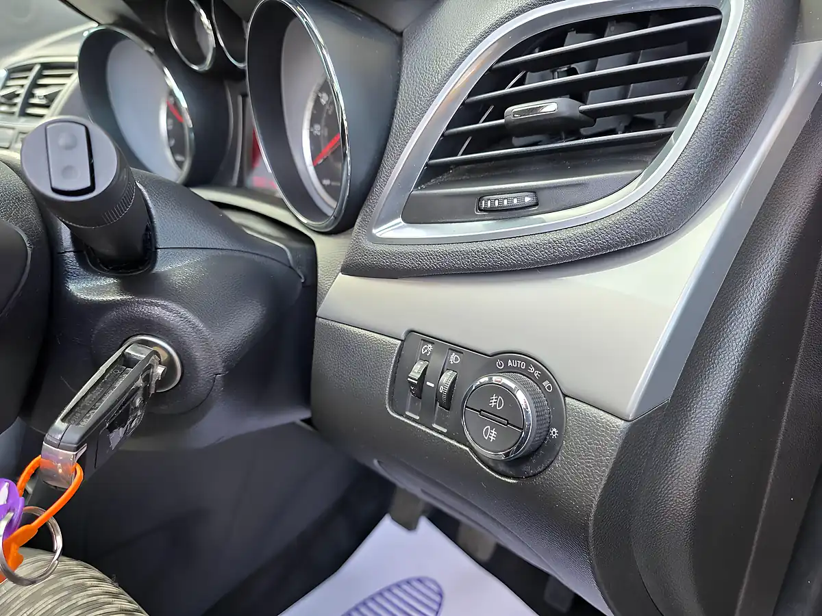 Used 2016 Vauxhall Mokka Exclusiv Grey - Interior and Exterior details 13