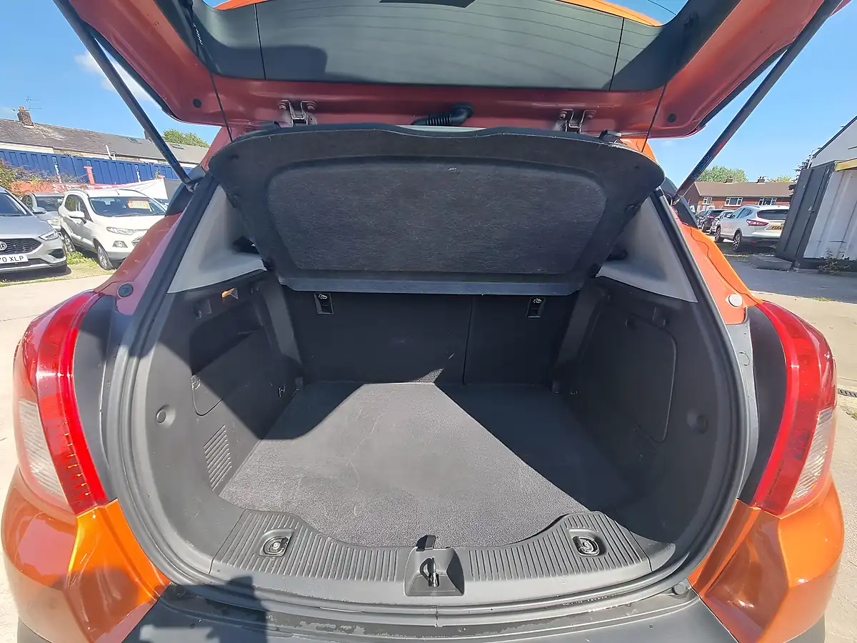Used 2016 Vauxhall Mokka Exclusiv Orange - Interior and Exterior details 13