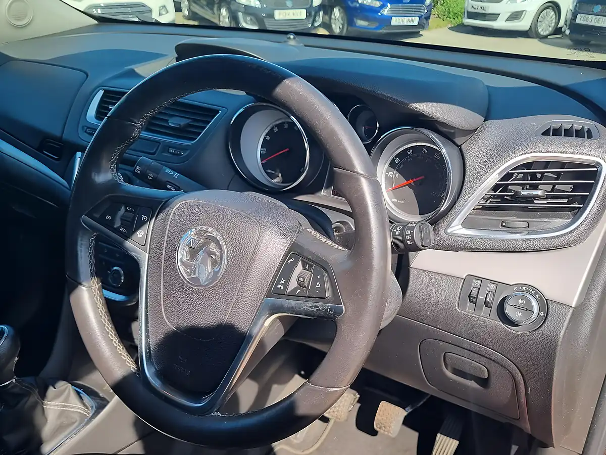 Used 2016 Vauxhall Mokka Exclusiv Orange - Interior and Exterior details 4