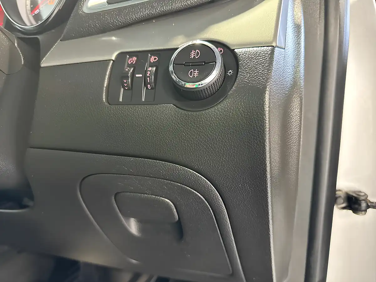 Used 2016 Vauxhall Mokka Exclusiv Silver - Interior and Exterior details 13