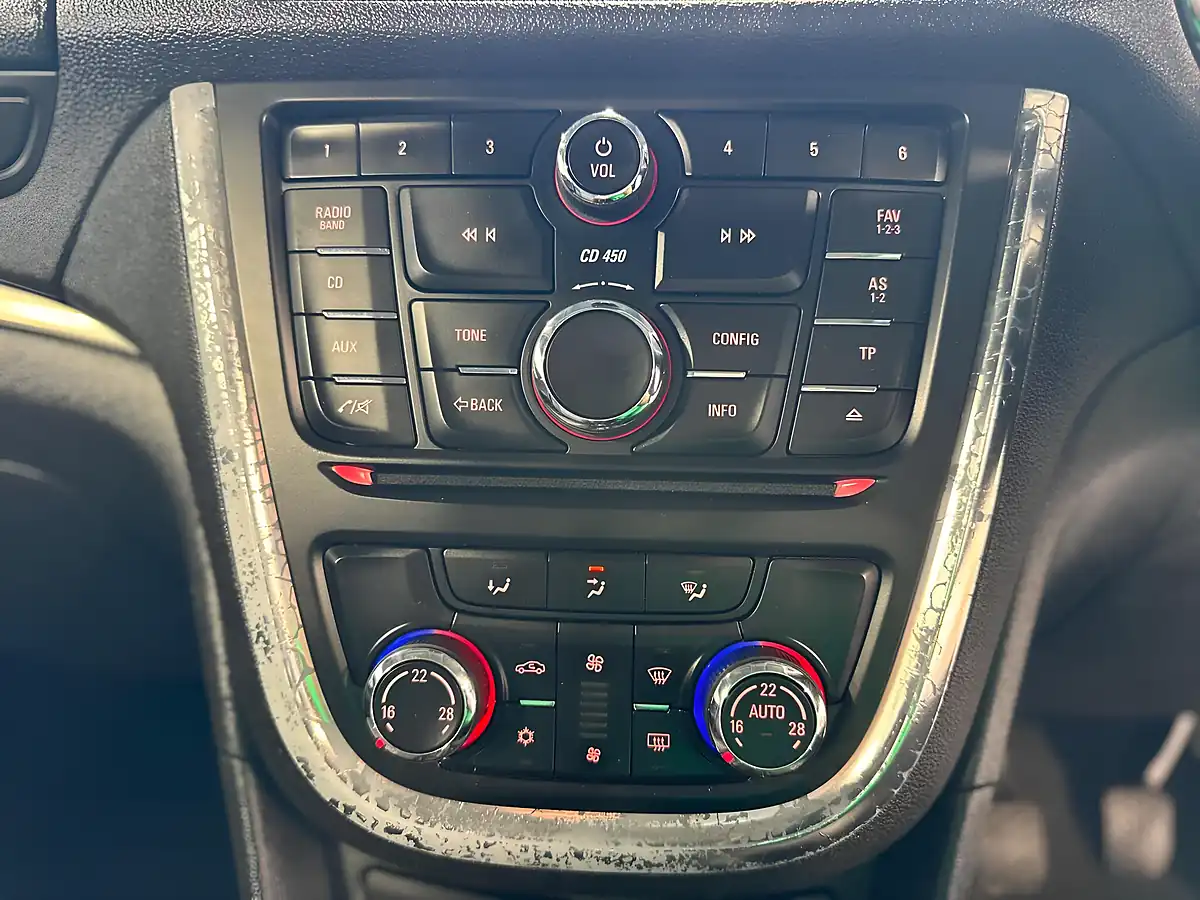 Used 2016 Vauxhall Mokka Exclusiv Silver - Interior and Exterior details 14