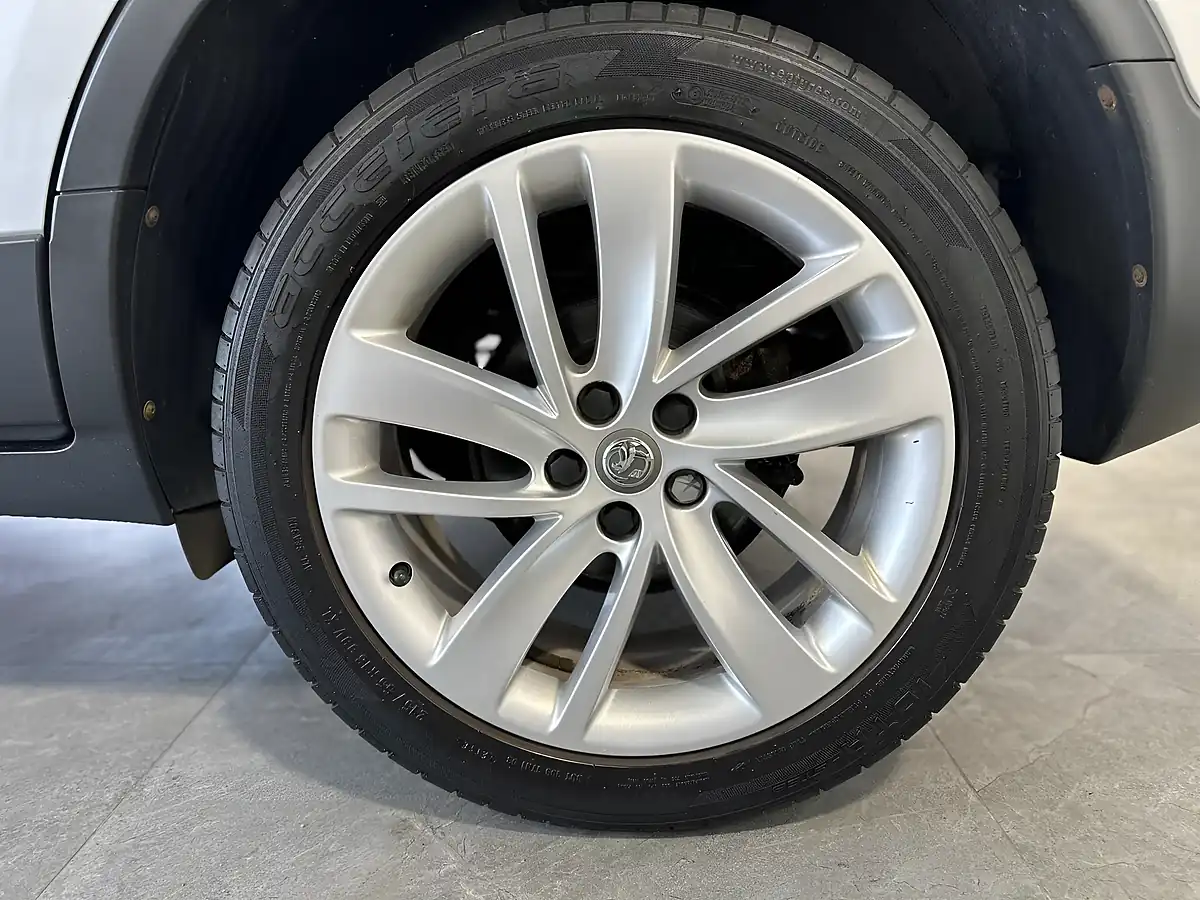 Used 2016 Vauxhall Mokka Exclusiv Silver - Interior and Exterior details 18