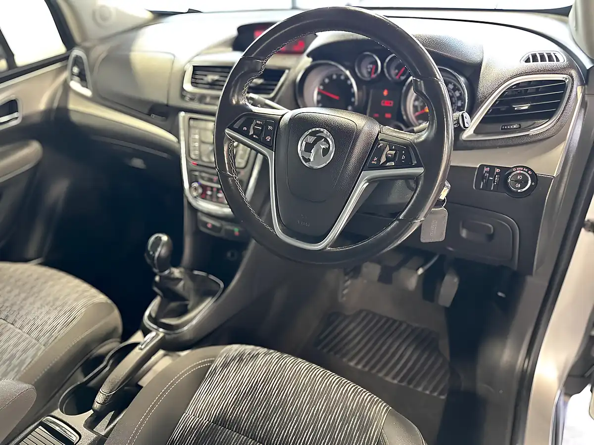 Used 2016 Vauxhall Mokka Exclusiv Silver - Interior and Exterior details 9