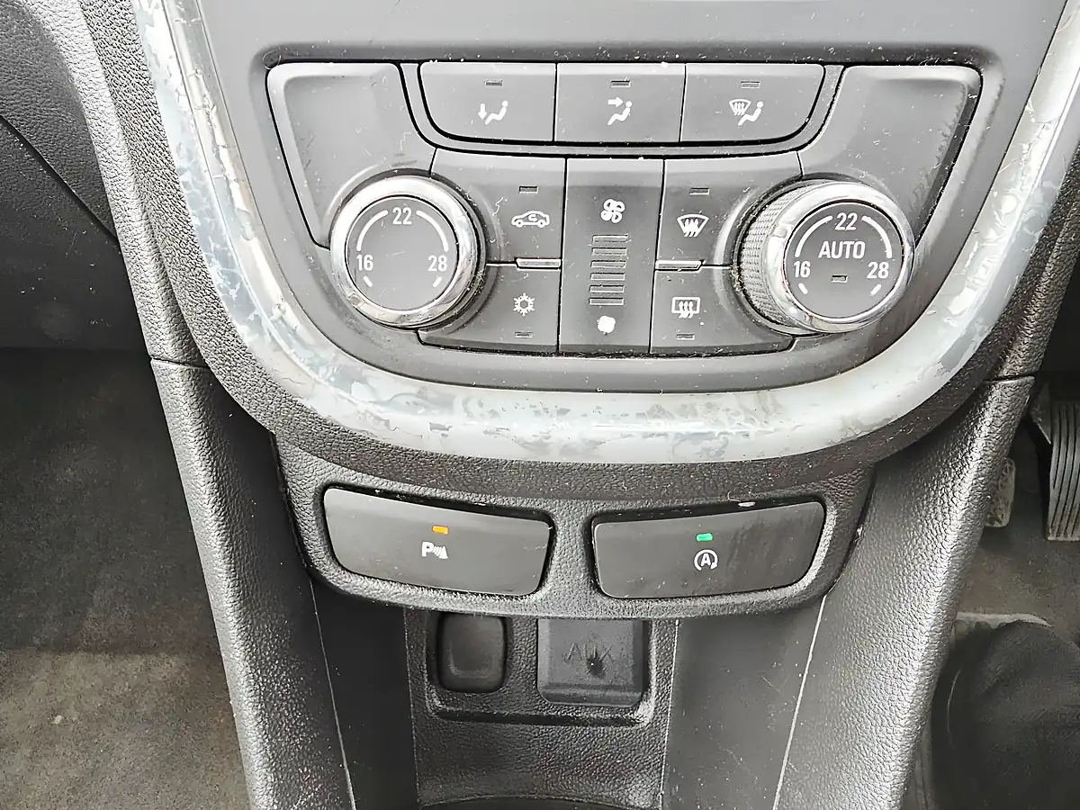 Used 2016 Vauxhall Mokka Exclusiv Silver - Interior and Exterior details 11