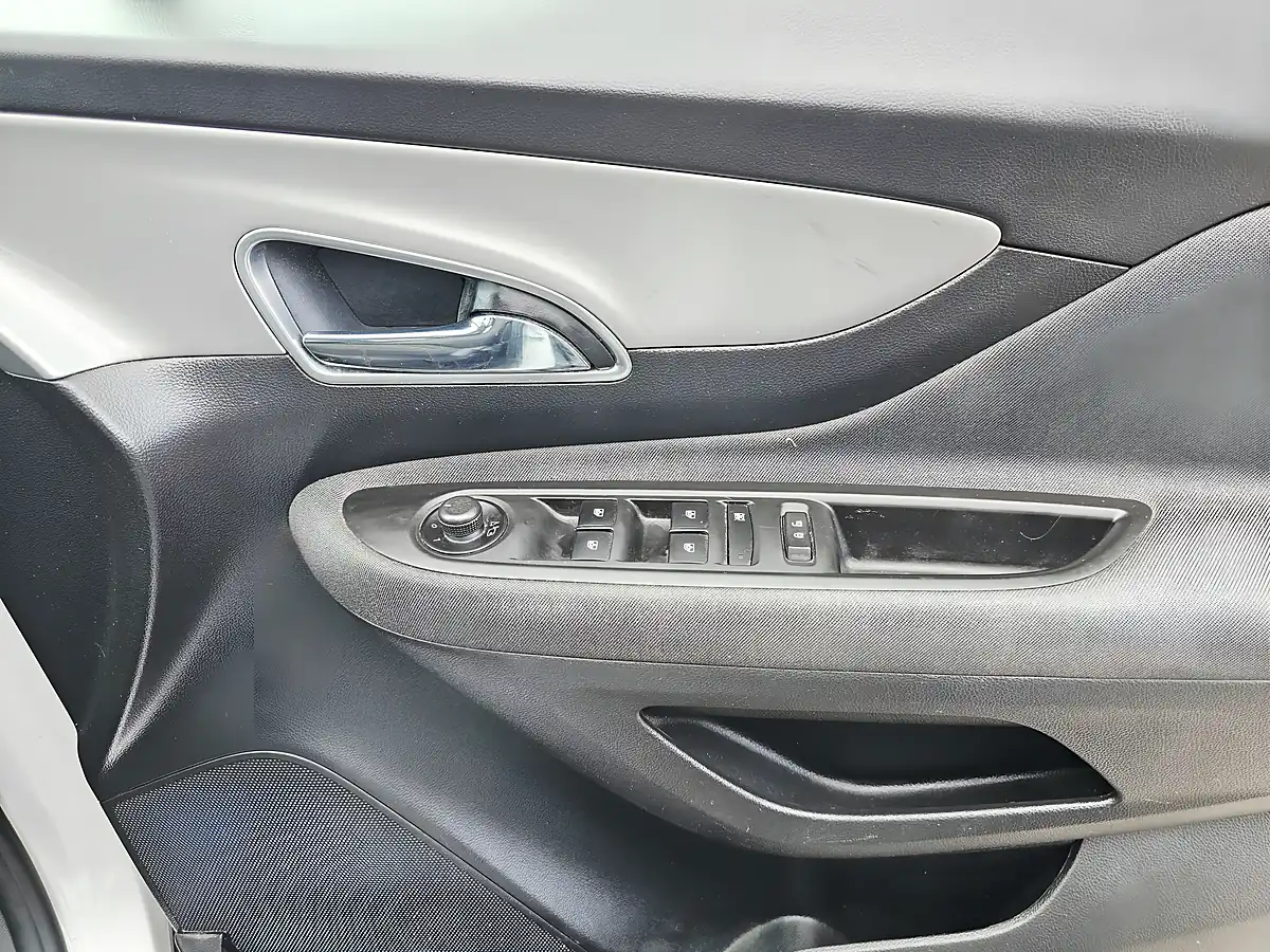 Used 2016 Vauxhall Mokka Exclusiv Silver - Interior and Exterior details 15