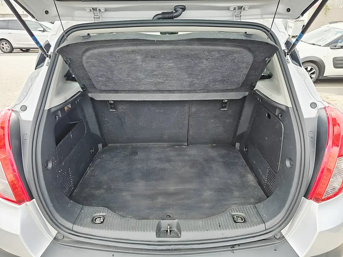 Used 2016 Vauxhall Mokka Exclusiv Silver - Interior and Exterior details 8