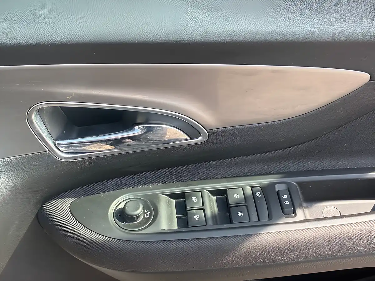 Used 2016 Vauxhall Mokka Exclusiv Silver - Interior and Exterior details 12