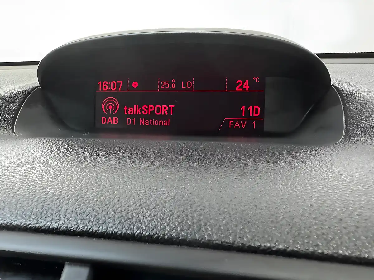 Used 2016 Vauxhall Mokka Exclusiv White - Interior and Exterior details 10