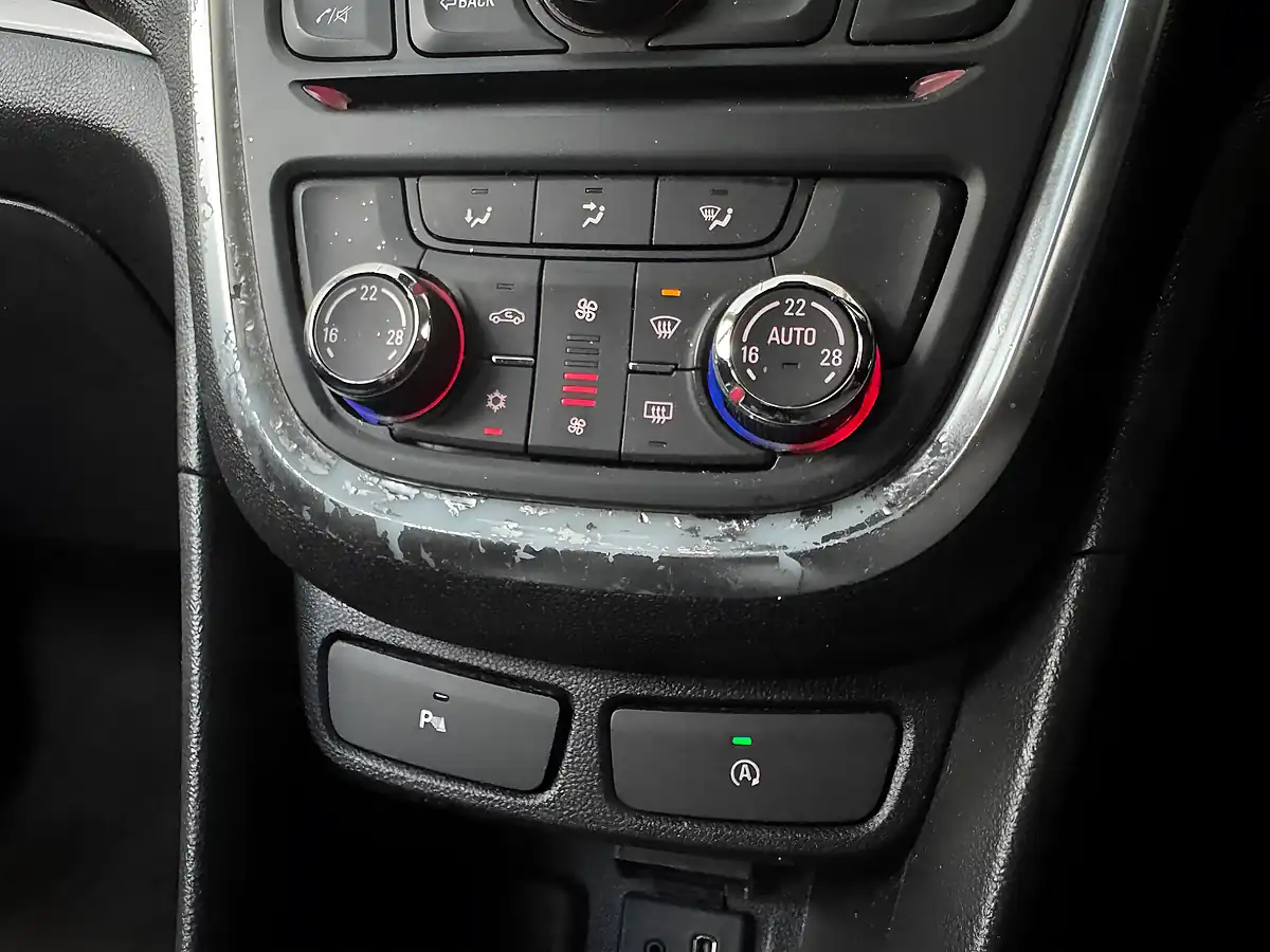 Used 2016 Vauxhall Mokka Exclusiv White - Interior and Exterior details 13