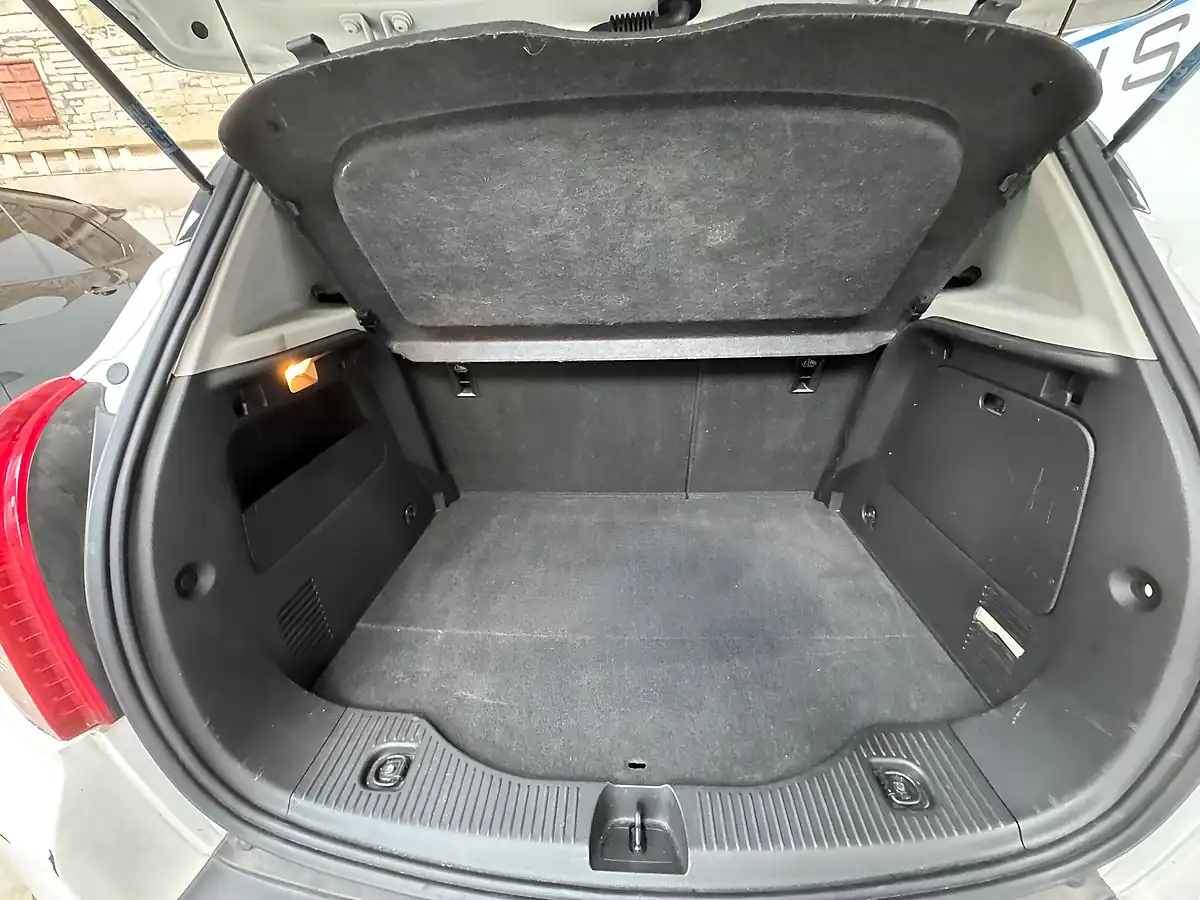 Used 2016 Vauxhall Mokka Exclusiv White - Interior and Exterior details 16