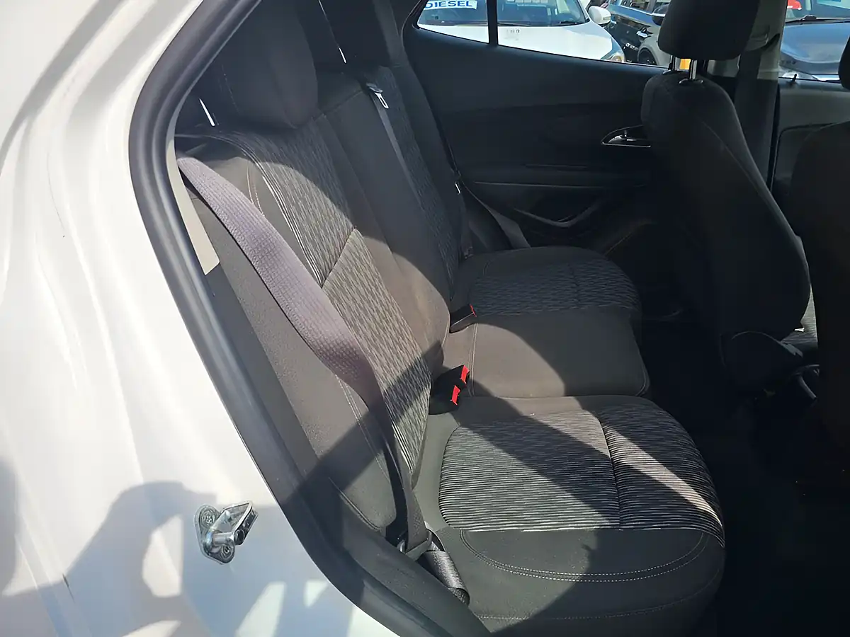 Used 2016 Vauxhall Mokka Exclusiv White - Interior and Exterior details 5