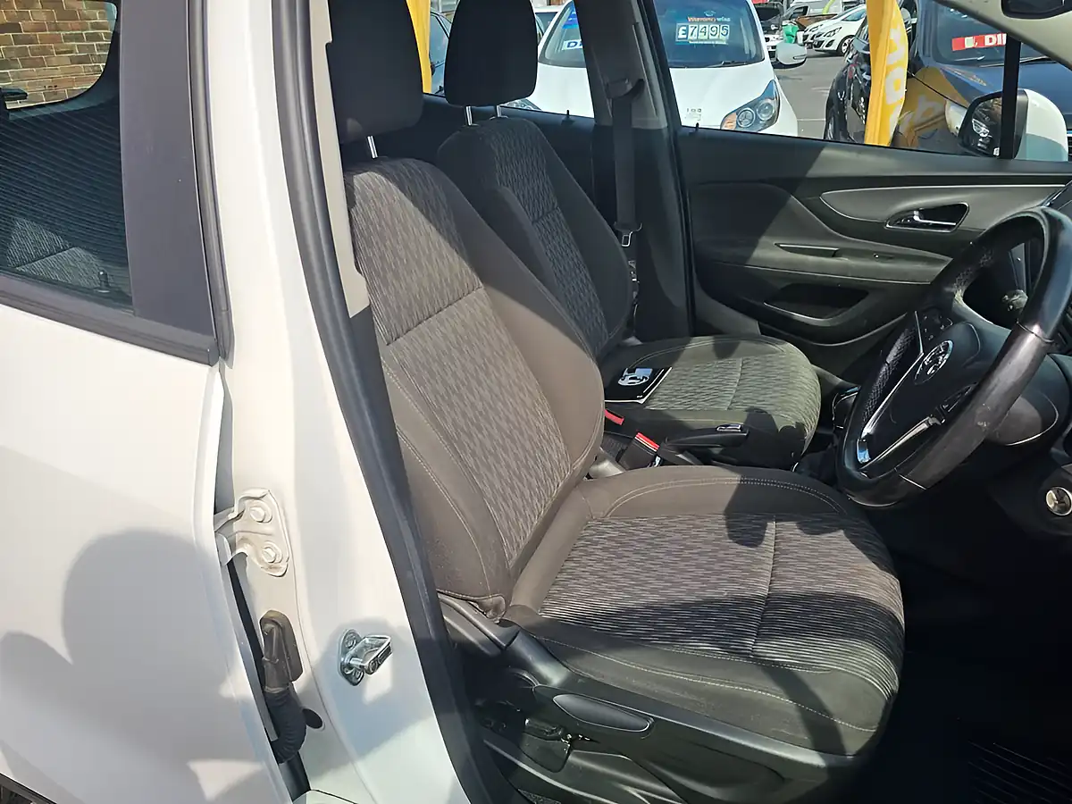 Used 2016 Vauxhall Mokka Exclusiv White - Interior and Exterior details 6