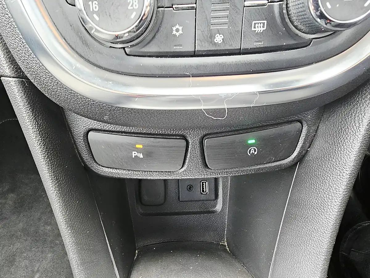 Used 2016 Vauxhall Mokka Exclusiv White - Interior and Exterior details 12
