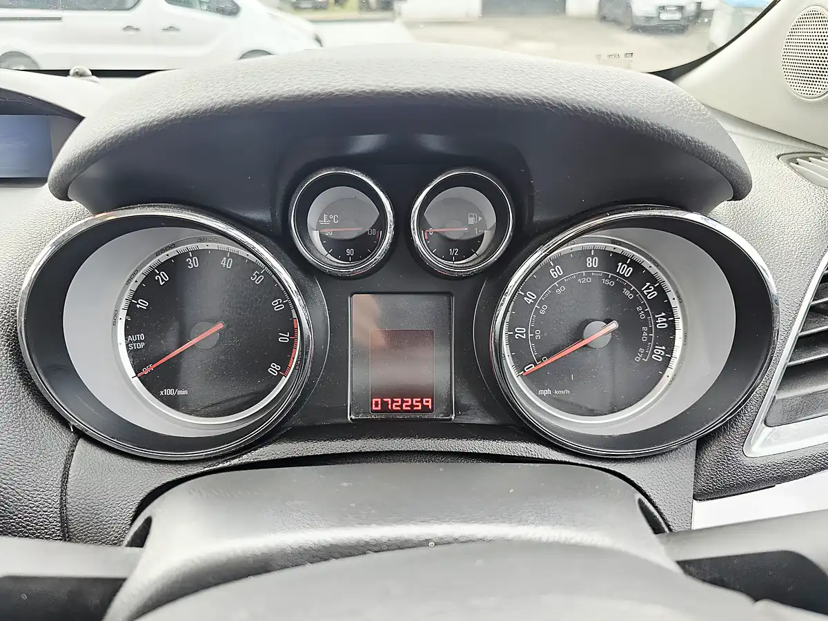 Used 2016 Vauxhall Mokka Exclusiv White - Interior and Exterior details 14
