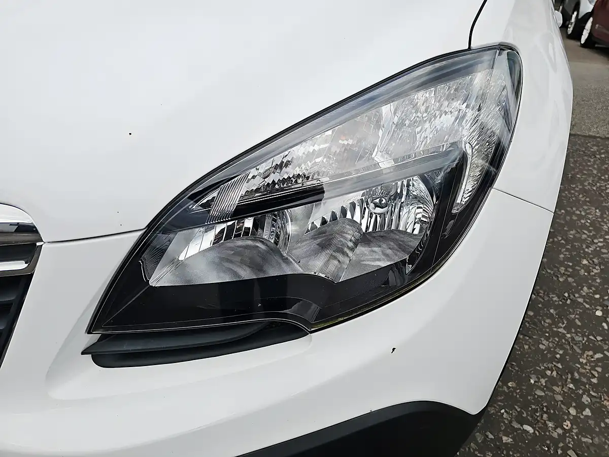 Used 2016 Vauxhall Mokka Exclusiv White - Interior and Exterior details 15