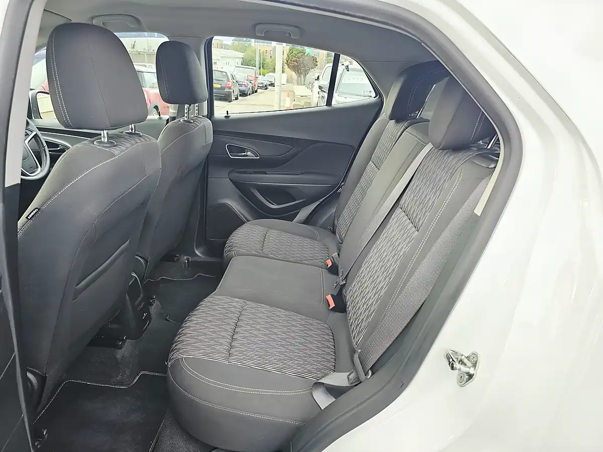 Used 2016 Vauxhall Mokka Exclusiv White - Interior and Exterior details 7