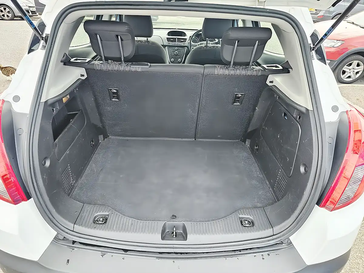 Used 2016 Vauxhall Mokka Exclusiv White - Interior and Exterior details 8