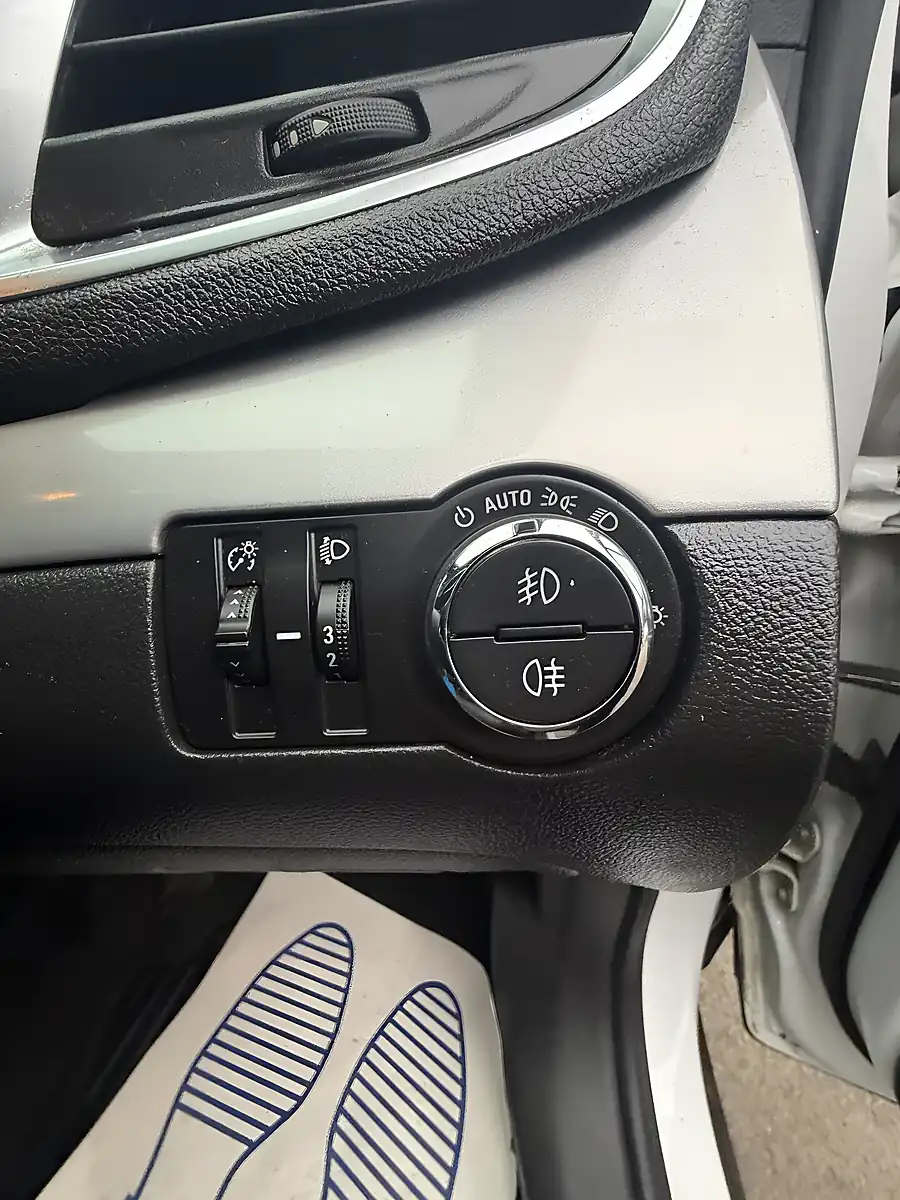 Used 2016 Vauxhall Mokka Exclusiv White - Interior and Exterior details 19