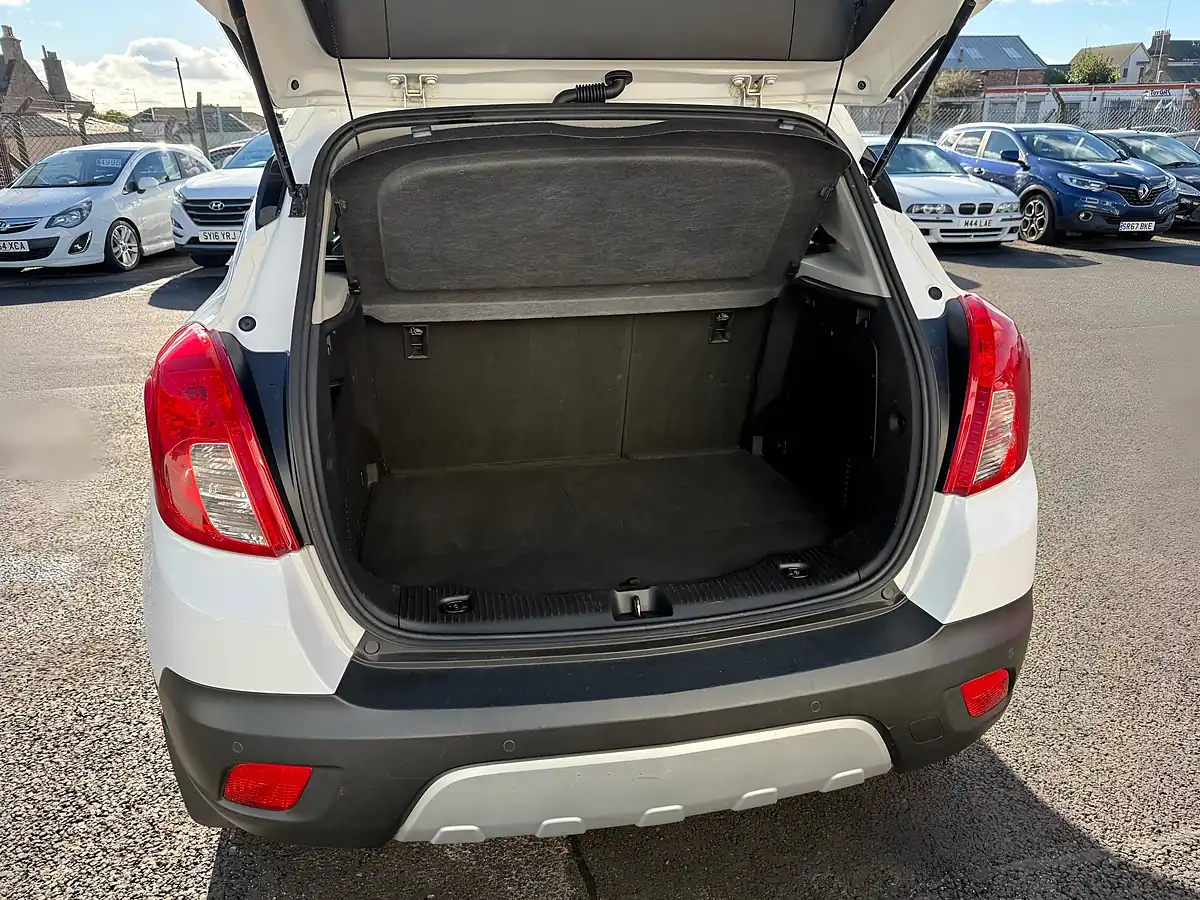 Used 2016 Vauxhall Mokka Exclusiv White - Interior and Exterior details 12