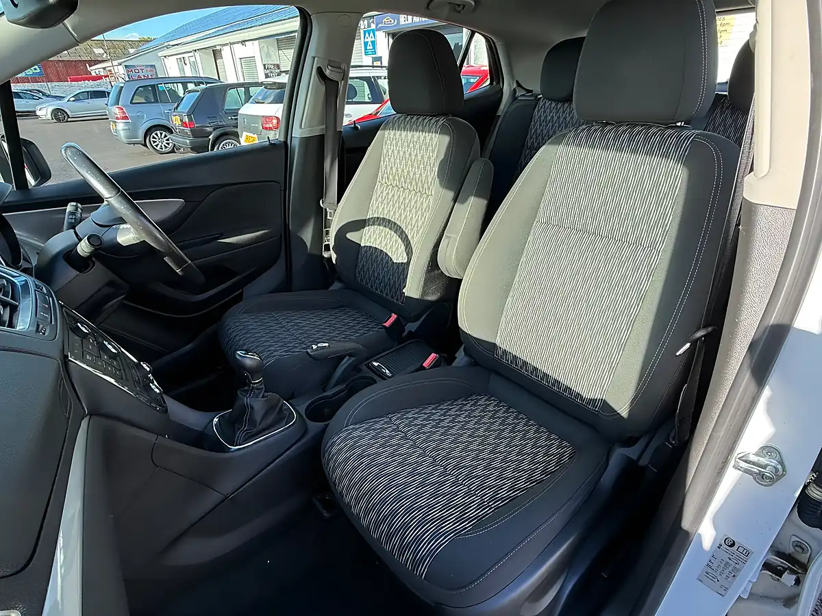 Used 2016 Vauxhall Mokka Exclusiv White - Interior and Exterior details 15