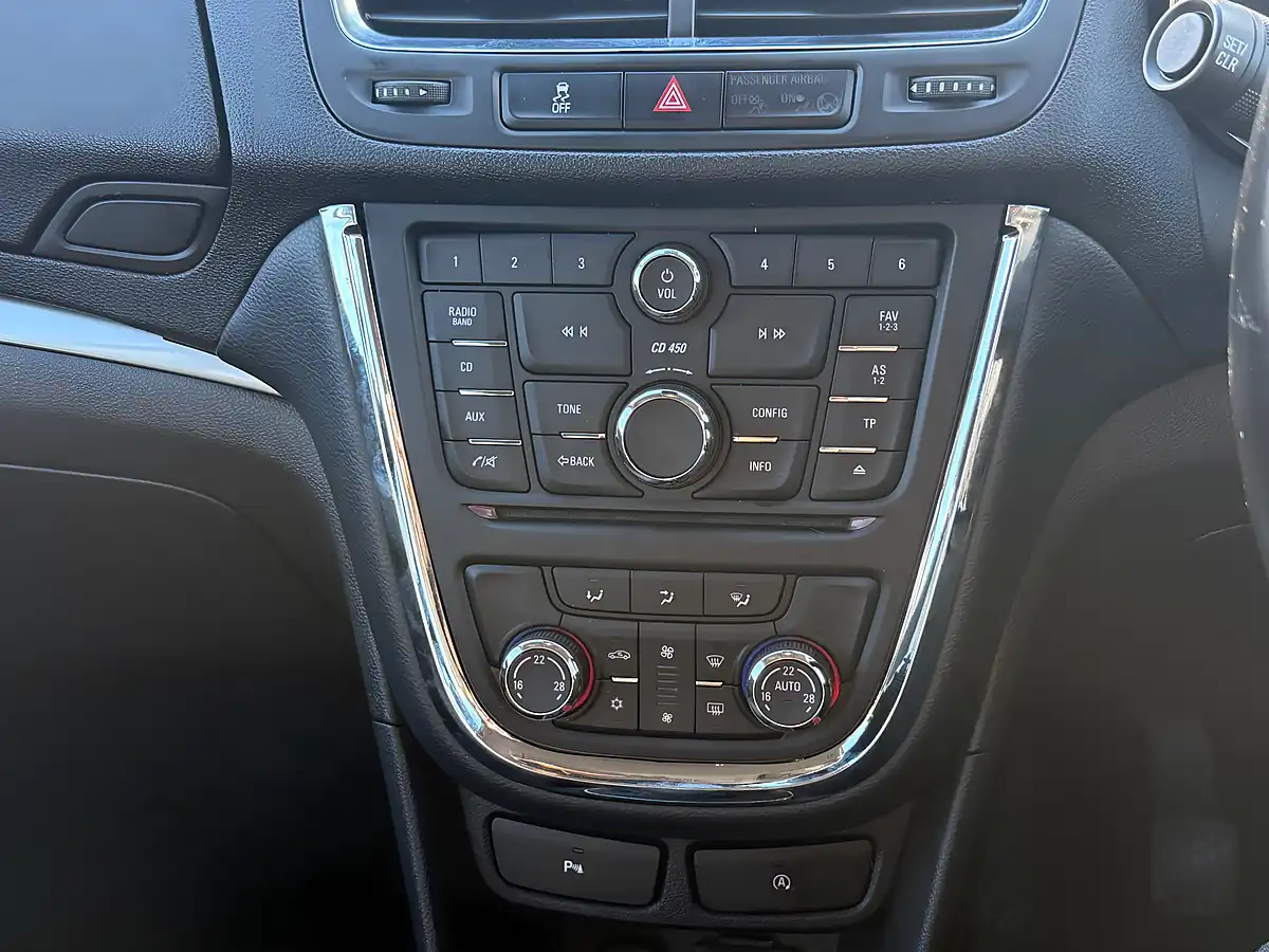 Used 2016 Vauxhall Mokka Exclusiv White - Interior and Exterior details 16