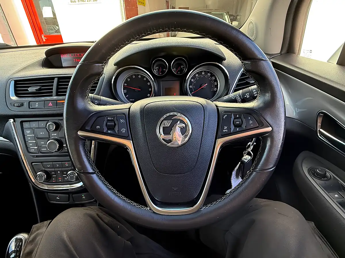 Used 2016 Vauxhall Mokka Exclusiv White - Interior and Exterior details 18