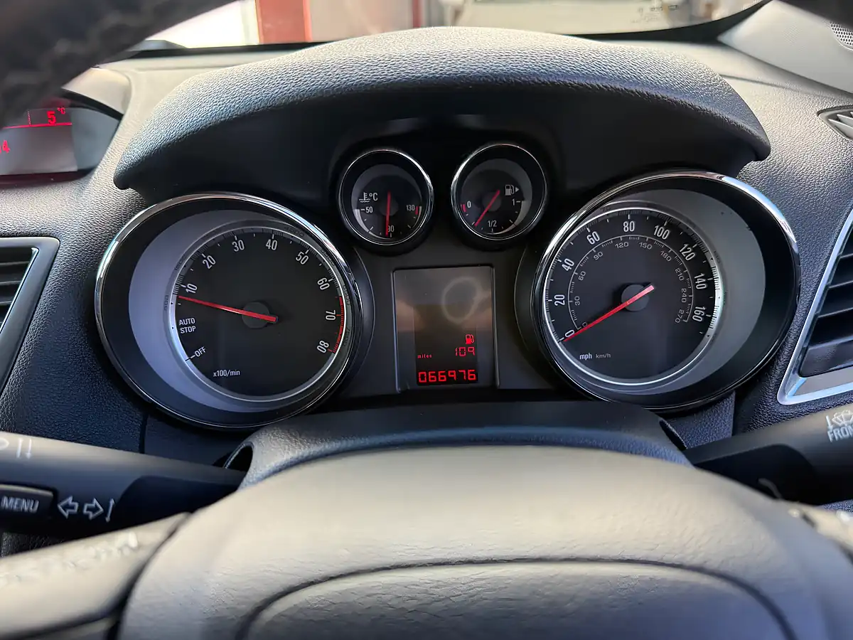 Used 2016 Vauxhall Mokka Exclusiv White - Interior and Exterior details 19