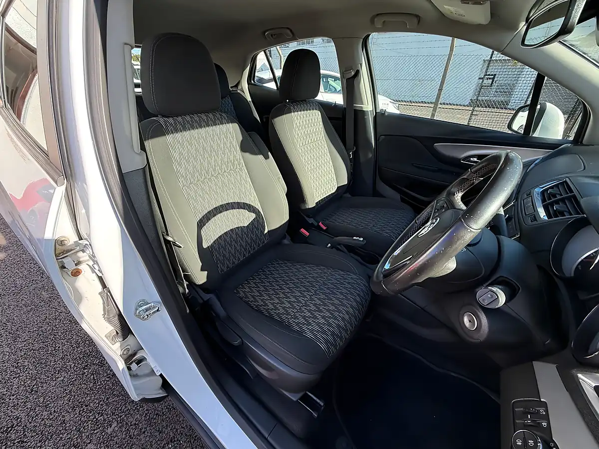 Used 2016 Vauxhall Mokka Exclusiv White - Interior and Exterior details 9