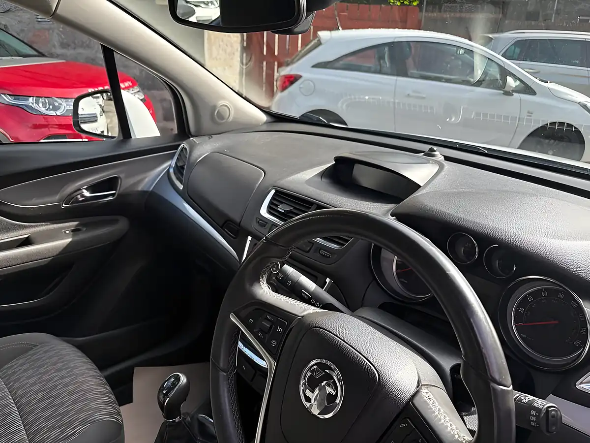 Used 2016 Vauxhall Mokka Exclusiv White - Interior and Exterior details 12