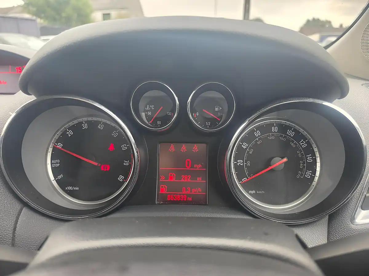 Used 2016 Vauxhall Mokka Se 4WD Orange - Interior and Exterior details 10