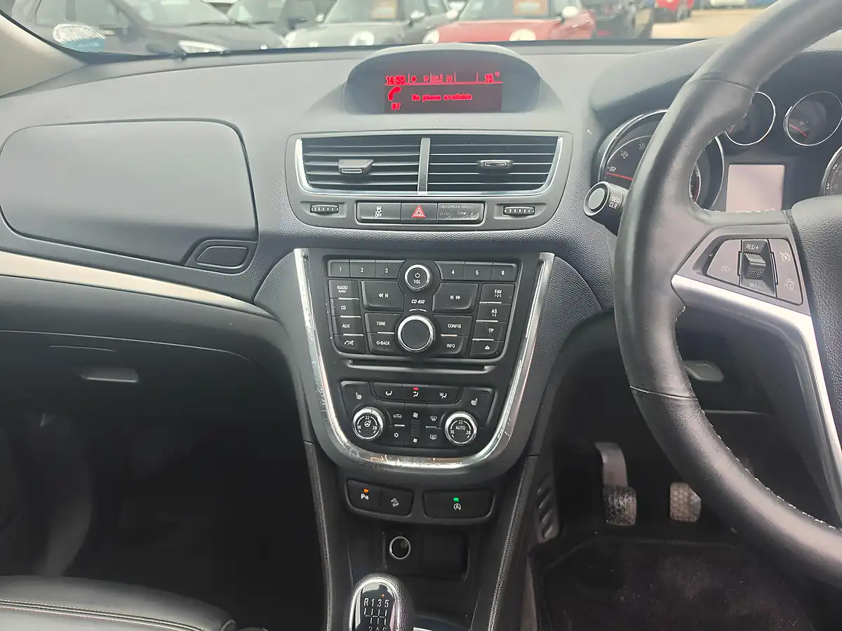 Used 2016 Vauxhall Mokka Se 4WD Orange - Interior and Exterior details 11