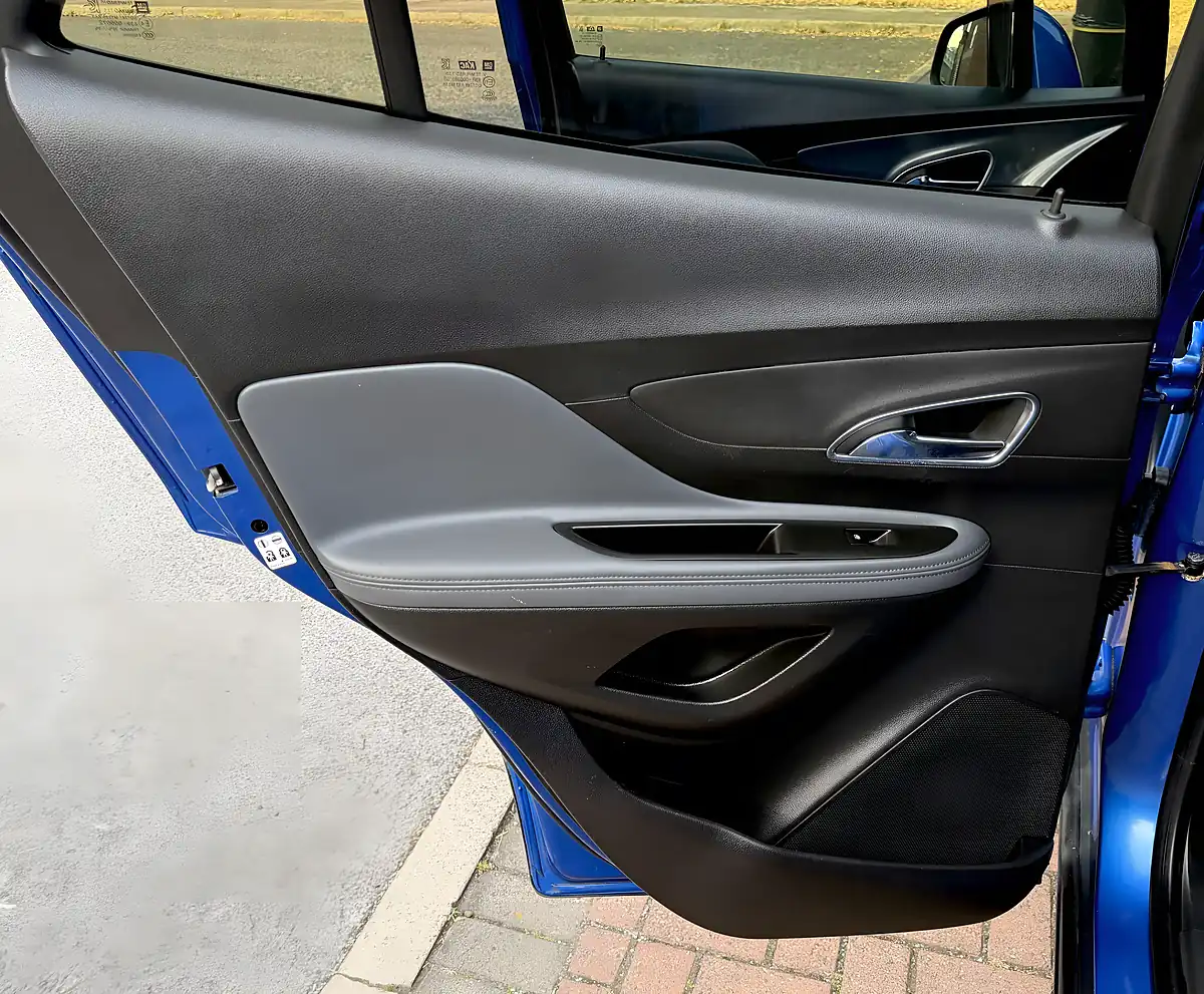 Used 2016 Vauxhall Mokka Se Blue - Interior and Exterior details 11