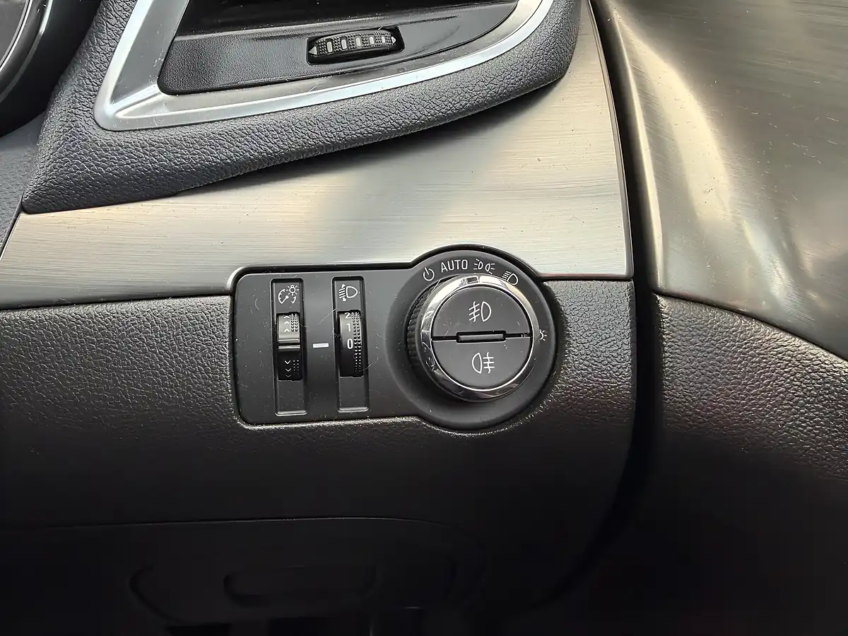 Used 2016 Vauxhall Mokka Se Silver - Interior and Exterior details 14