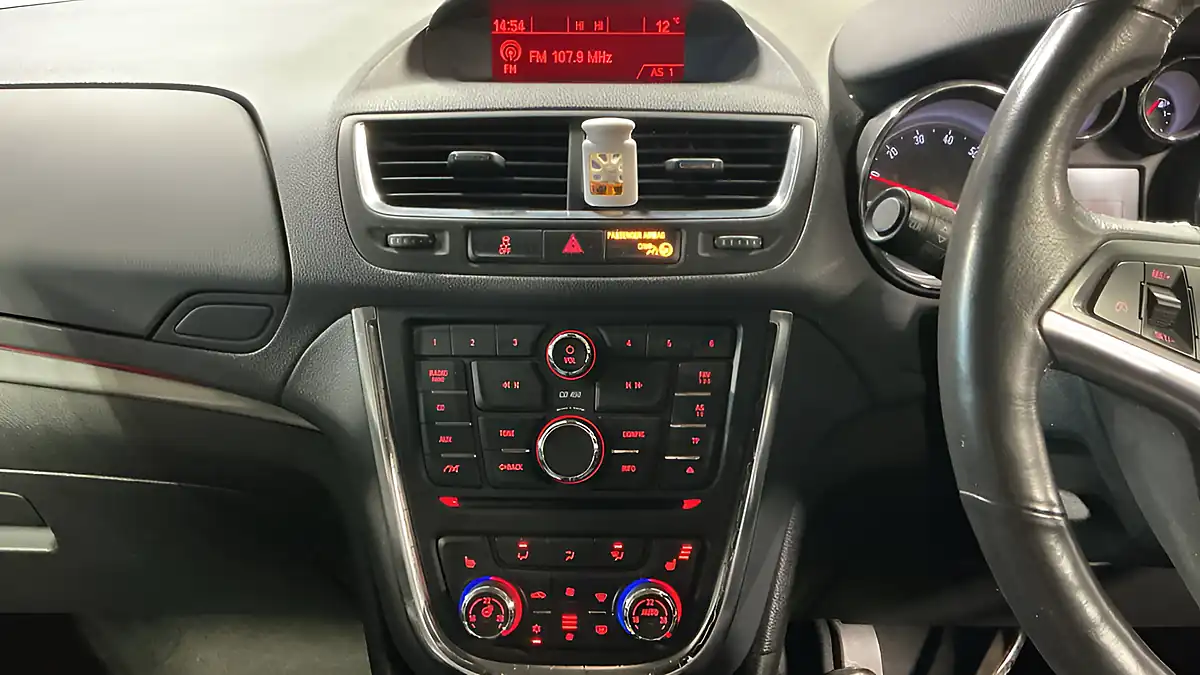 Used 2016 Vauxhall Mokka Se Silver - Interior and Exterior details 9