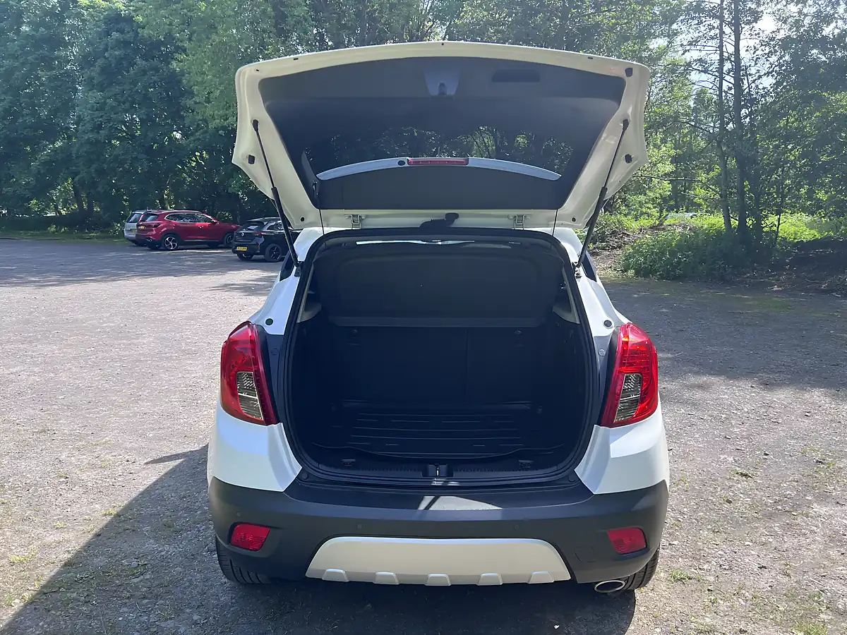 Used 2016 Vauxhall Mokka Se White - Interior and Exterior details 15
