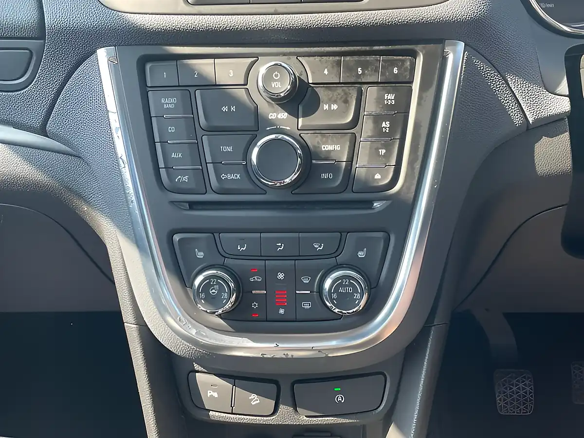 Used 2016 Vauxhall Mokka Se White - Interior and Exterior details 16