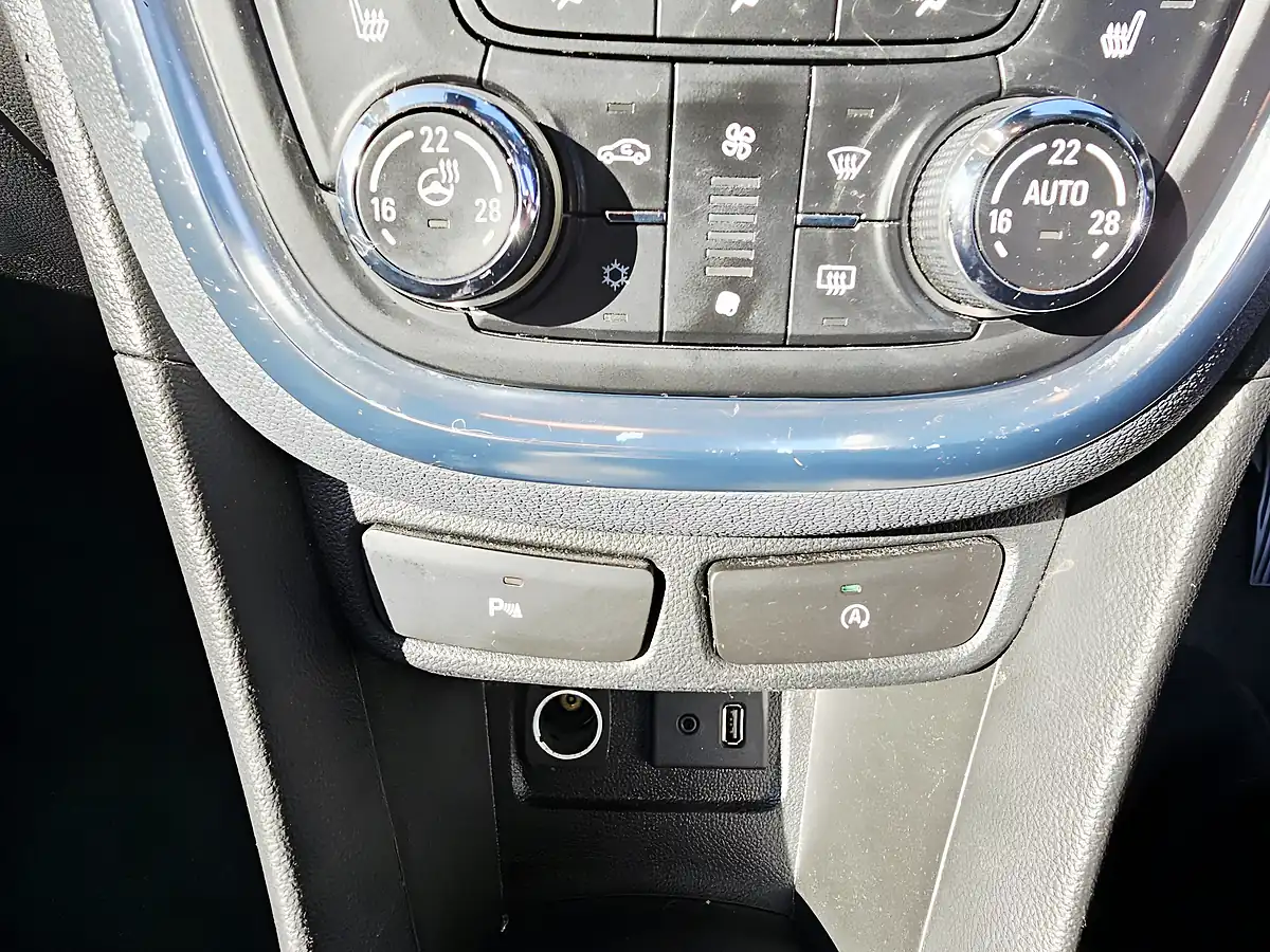 Used 2016 Vauxhall Mokka Se White - Interior and Exterior details 12
