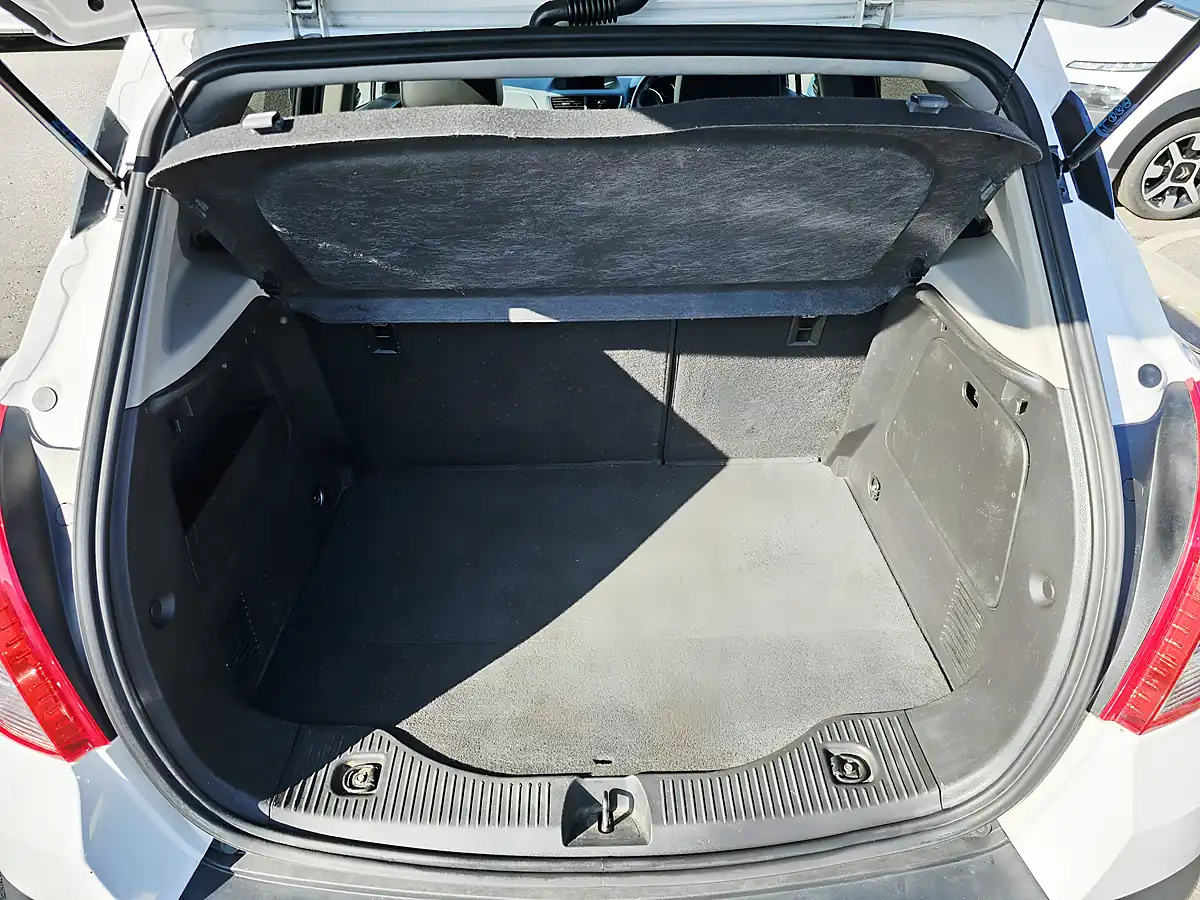 Used 2016 Vauxhall Mokka Se White - Interior and Exterior details 9
