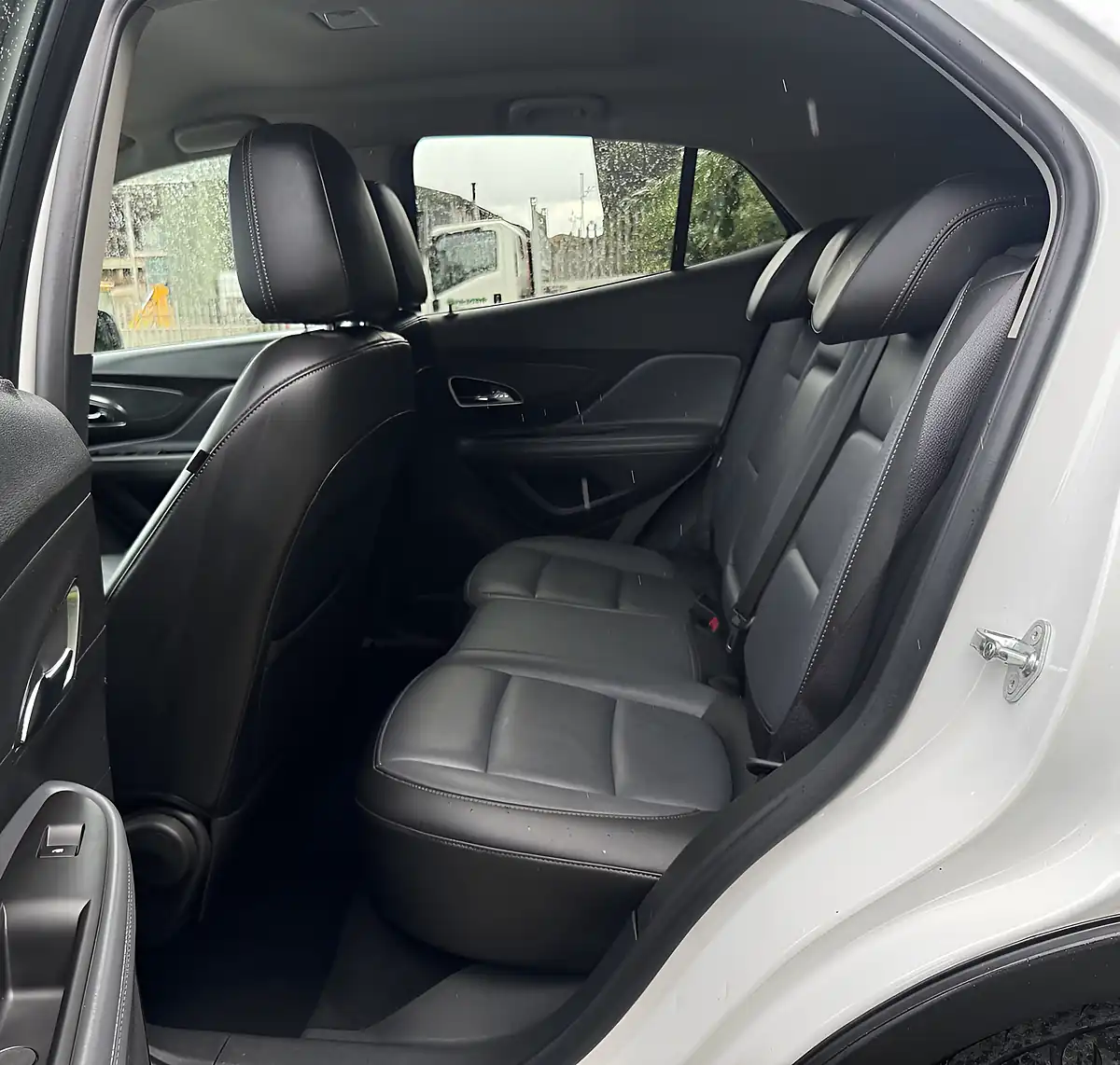 Used 2016 Vauxhall Mokka Se White - Interior and Exterior details 11