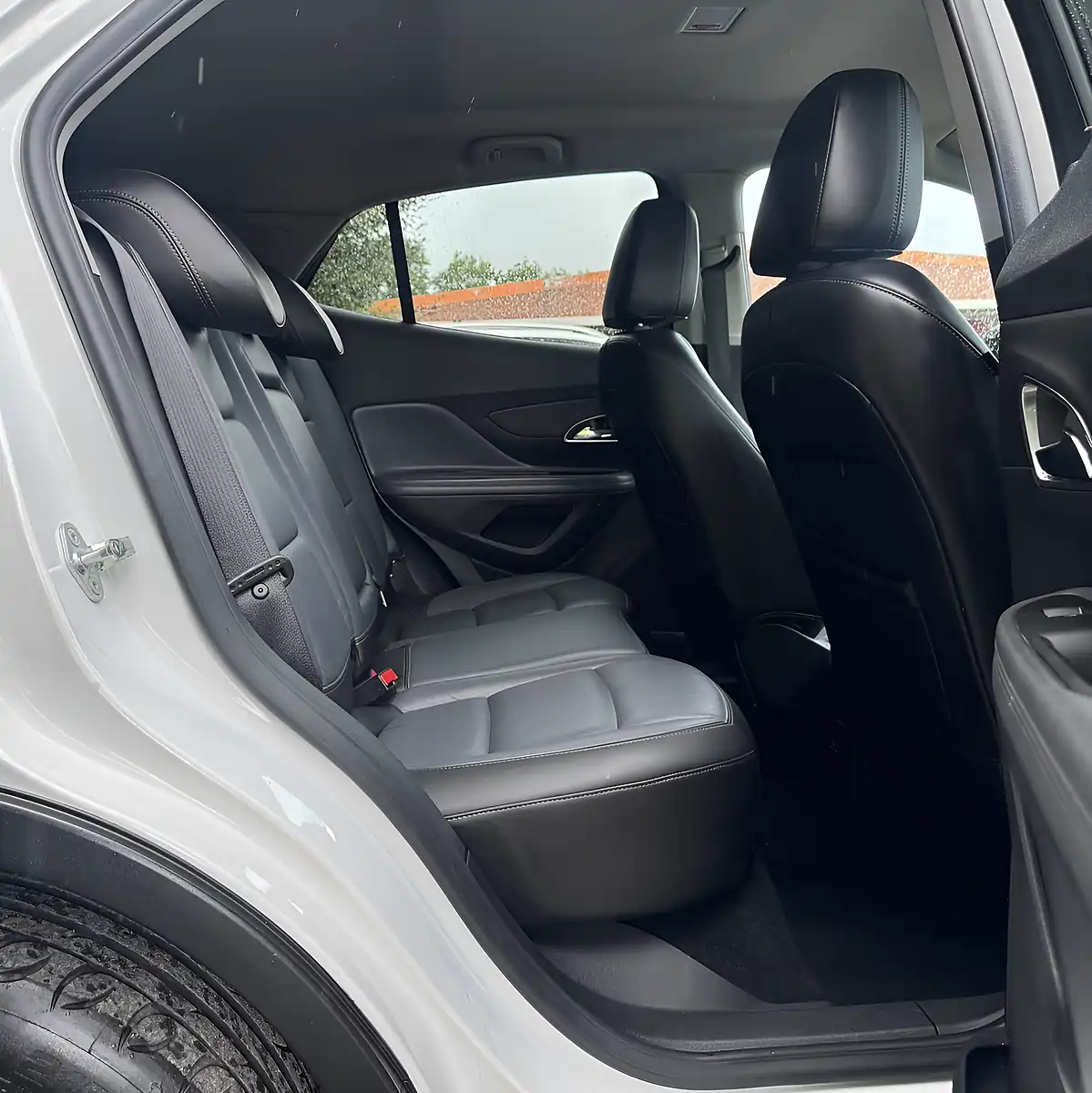 Used 2016 Vauxhall Mokka Se White - Interior and Exterior details 12
